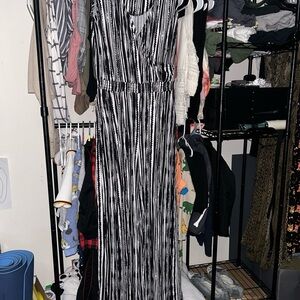 Black and White V-Neck Sheath Jumpsuit